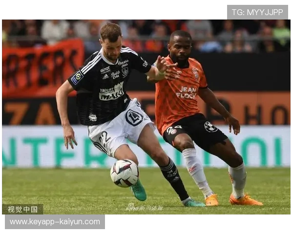 布雷斯特客场战术解析 防守反击战略应对洛里昂挑战